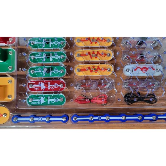 Snap Circuits Classic Electronics Exploration 60 Parts 300 Projects Ages 8+ STEM - Picture 9 of 16